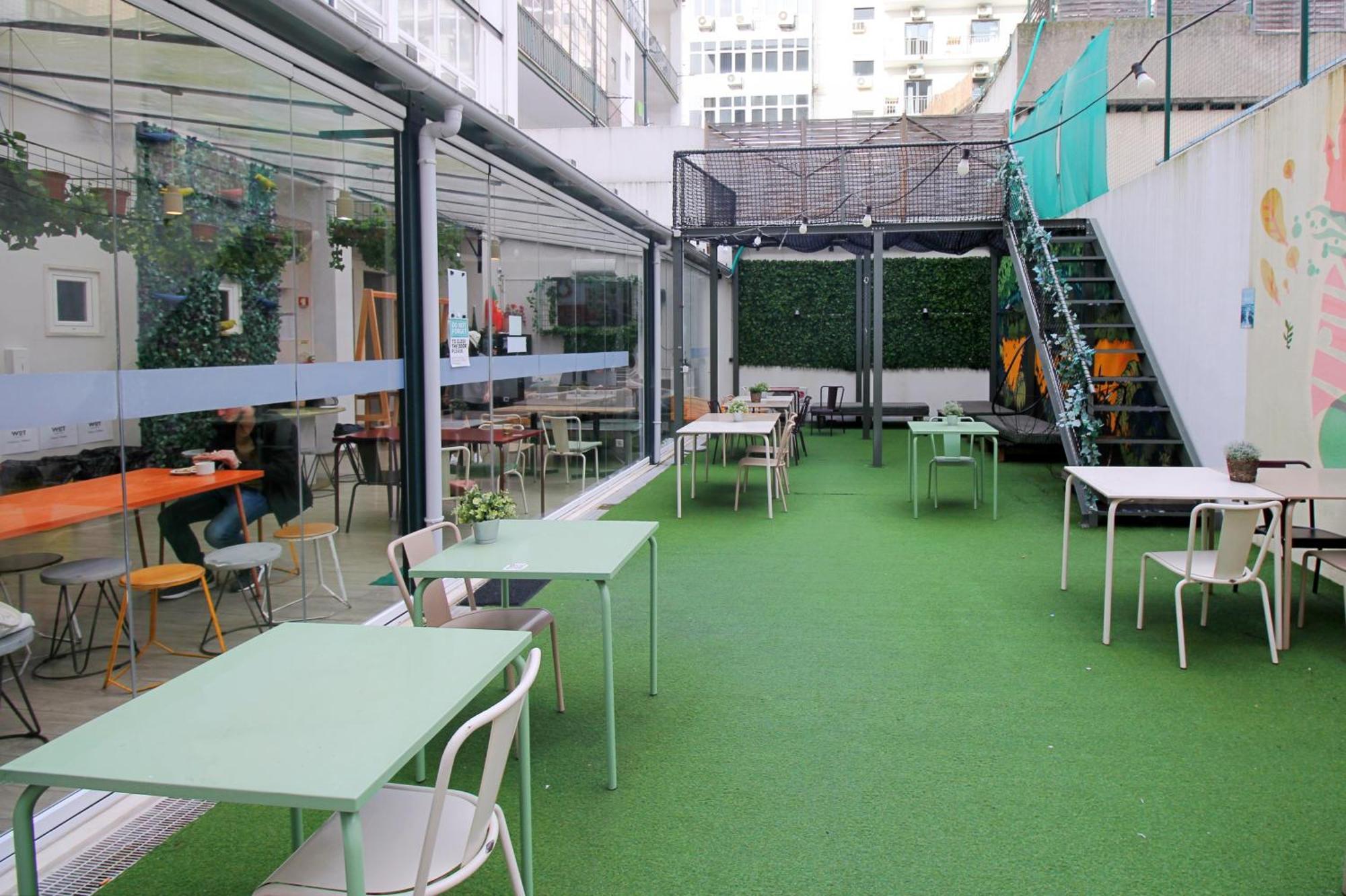 Wot Lisbon Patio Hostel Екстериор снимка